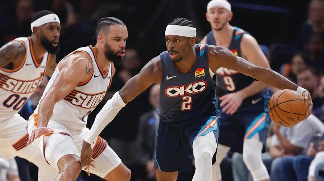 亚历山大持球突破太阳防线