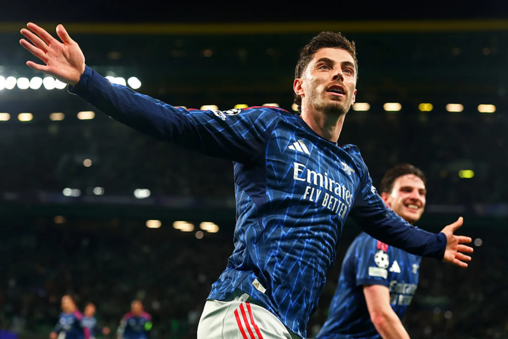 葡萄牙体育球员张开双臂庆祝瞬间