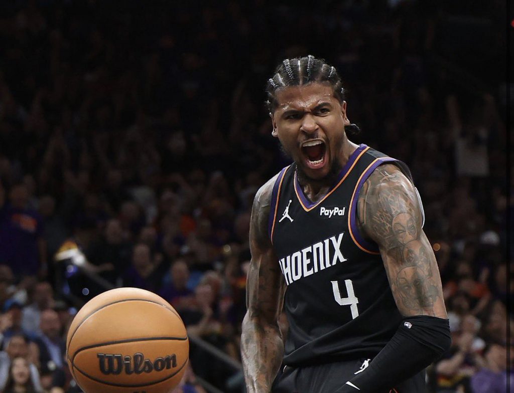 太阳球员激情怒吼特写