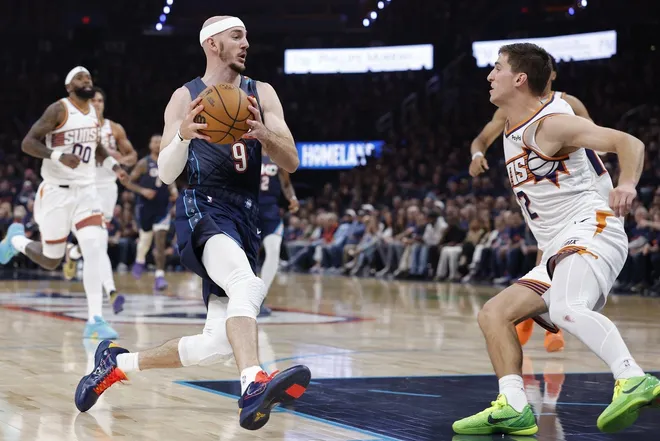 雷霆球员快攻冲击太阳防线