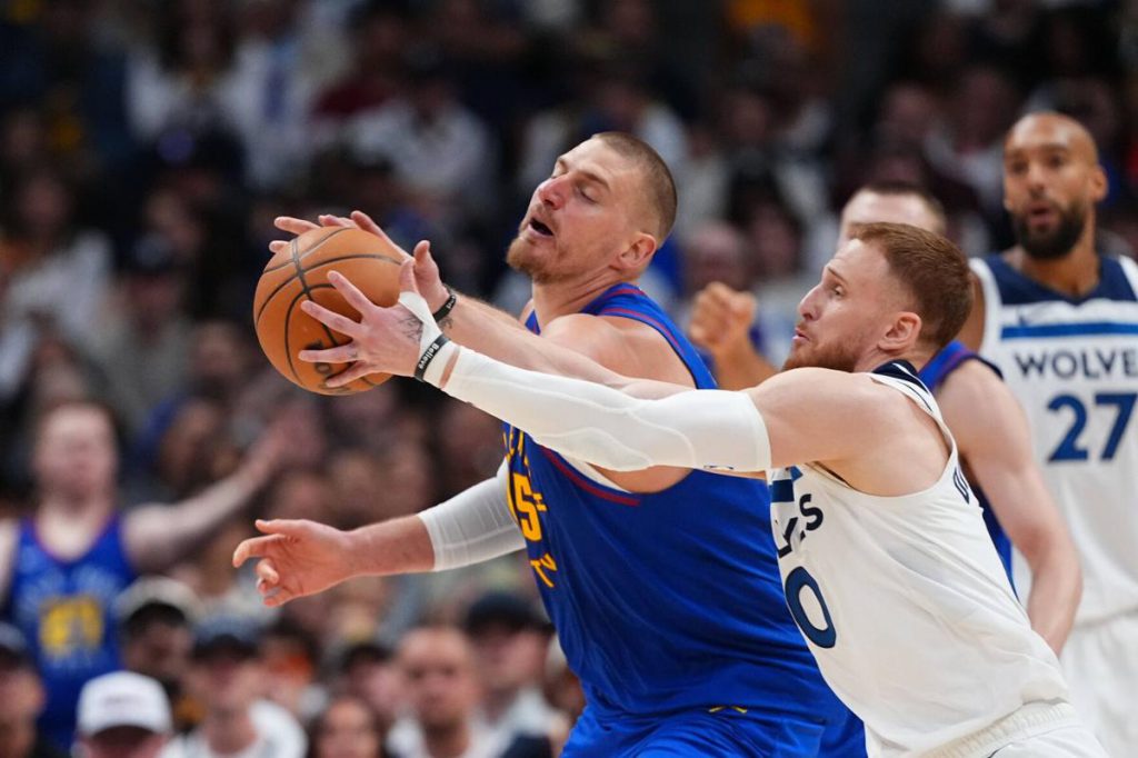 戈贝尔贴防约基奇争球