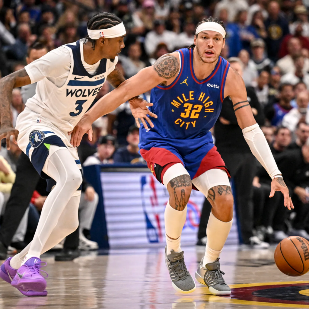 戈登持球推进遭森林狼盯防