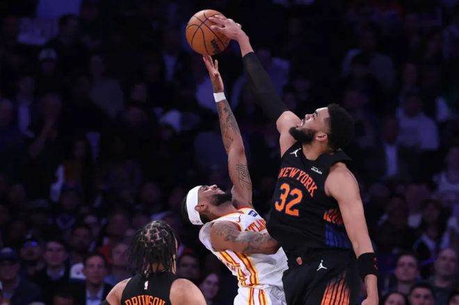 唐斯争抢高点篮球瞬间