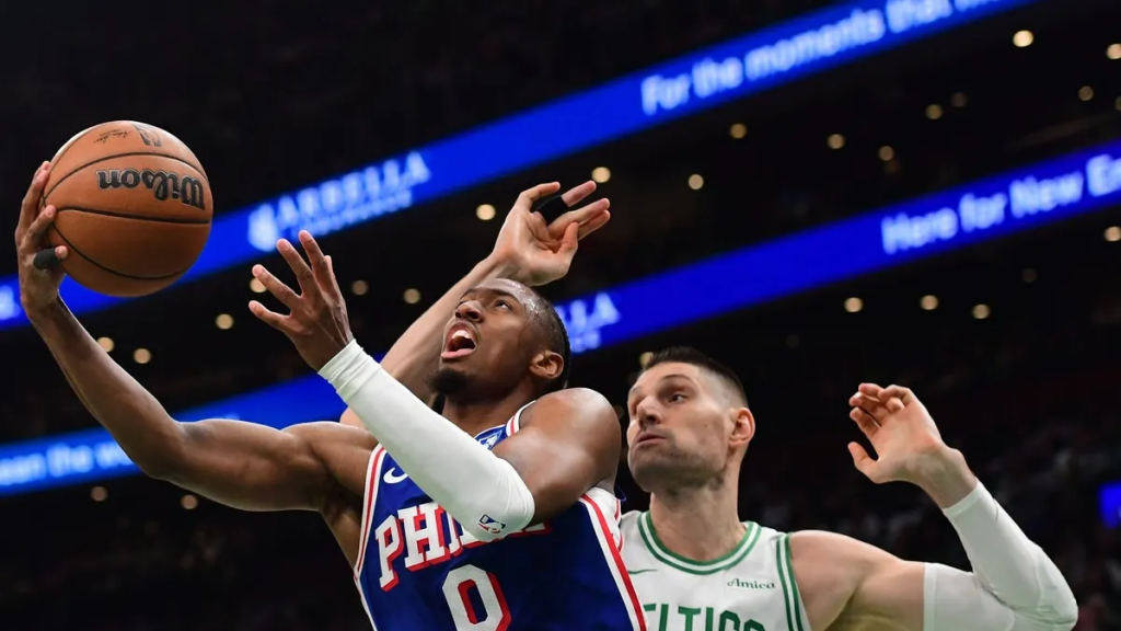 马克西上篮挑战凯尔特人内线