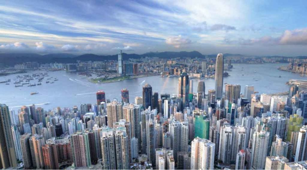 香港维多利亚港与中环城市景观，世纪娱乐主要股东清仓持股引发股权变动关注