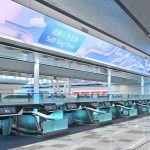香港国际机场第二航站楼自助行李托运区，显示Self Bag Drop标识与多组自助托运设备