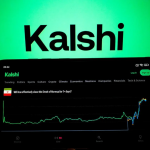 Kalshi预测市场平台手机界面，平台加入全国问题赌博委员会并投入200万美元支持负责任交易