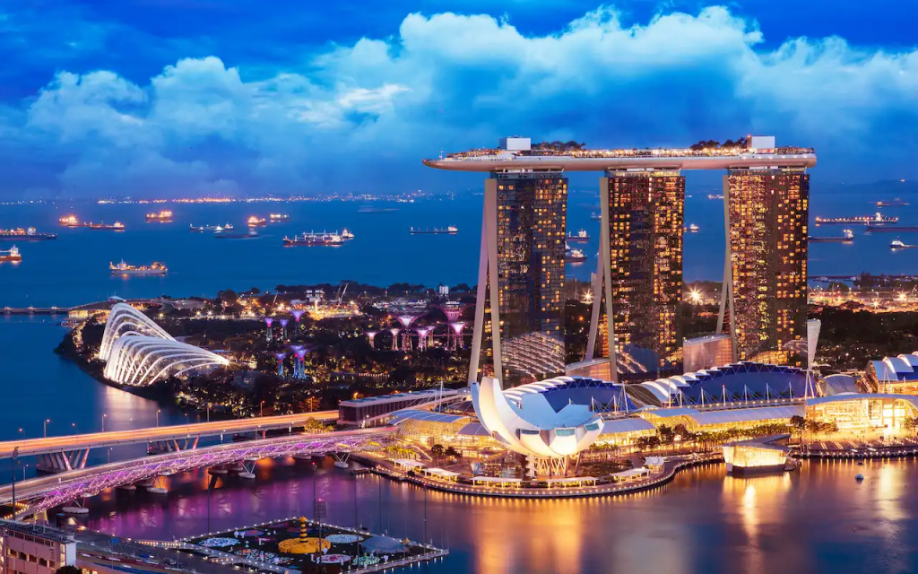 新加坡滨海湾金沙夜景,贵宾和高端大众市场成为综合度假村增长重点