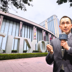 新濠博亚主席兼行政总裁何猷龙在新濠天地外接受采访，集团首季净收入同比大幅增长