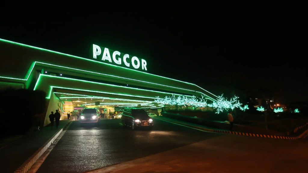 PAGCOR建筑夜间外观，绿色灯光照亮入口，象征菲律宾推出全国问题赌博求助热线