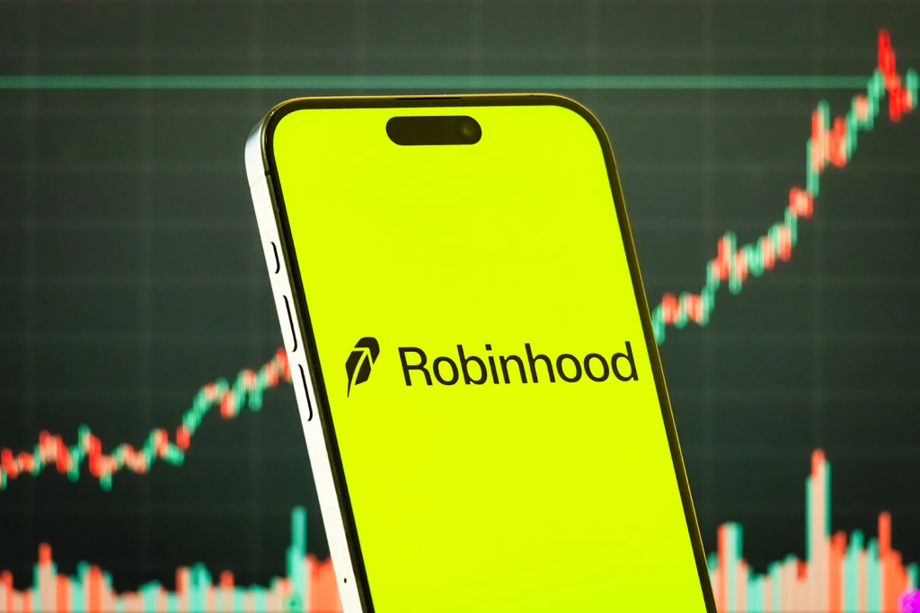 Robinhood手机界面与股价走势图背景，显示公司加速布局私募投资市场