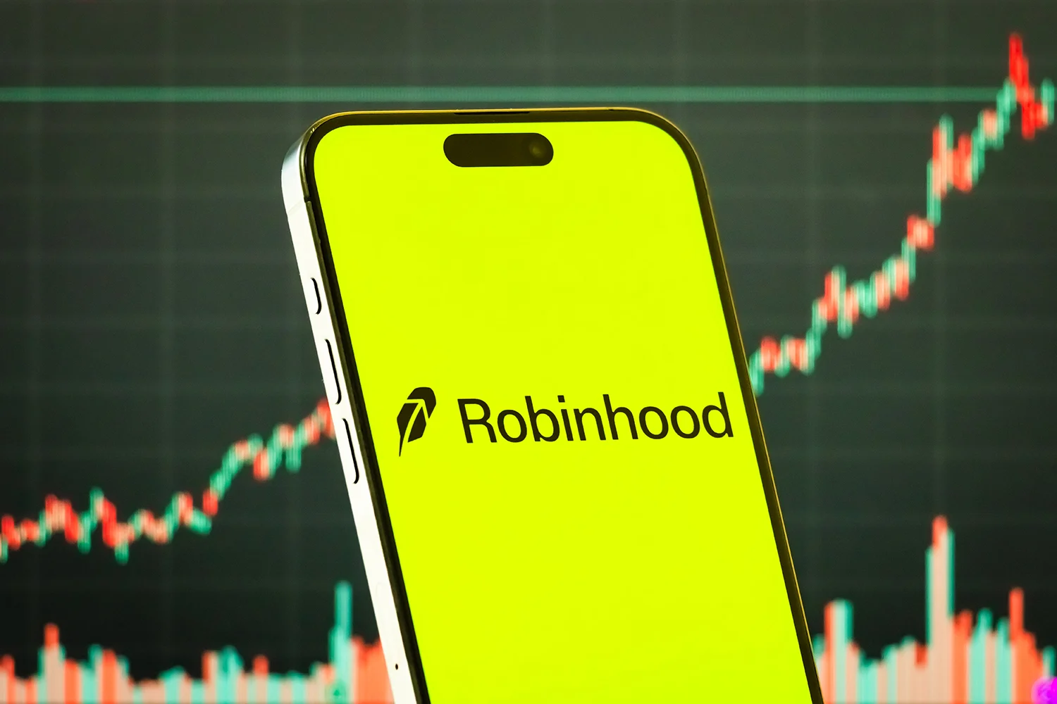 Robinhood手机界面与股价走势图背景,显示公司加速布局私募投资市场