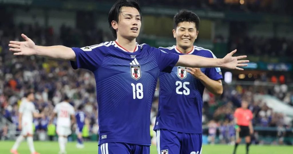 日本前锋上田绮世进球后张开双臂庆祝