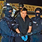 刘忍在柬埔寨金边机场被执法人员押解回中国