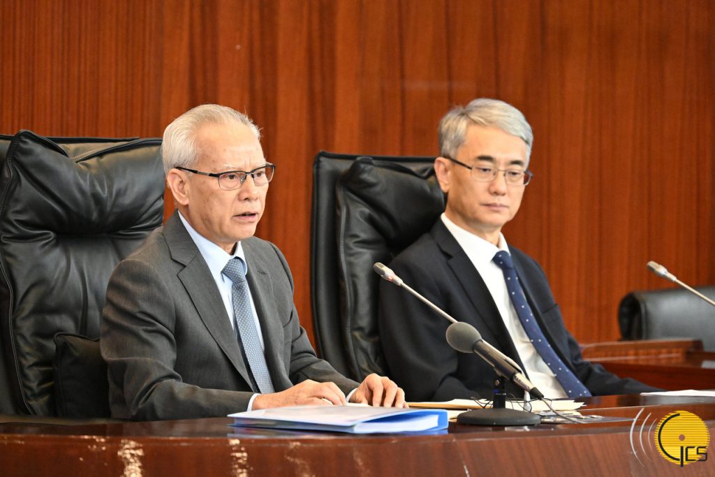 澳门行政长官岑浩辉列席立法会会议
