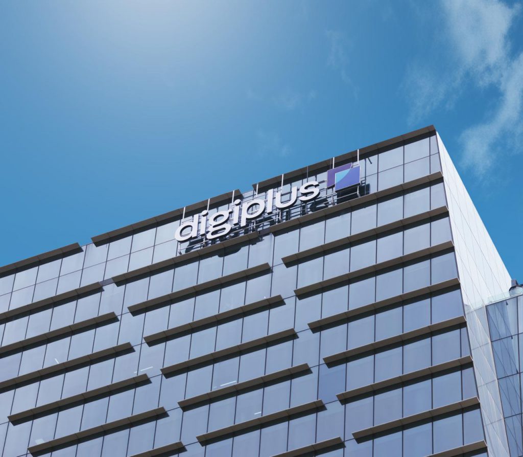 DigiPlus Interactive总部外墙标志，反映公司重启股票回购计划与资本配置调整